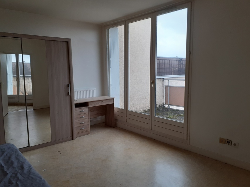 vente MONTLUCON joli  appartement  F1  avec terrasse JFG 